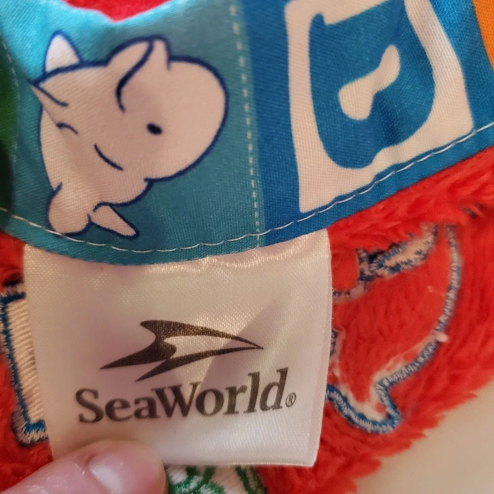 Seaworld Fleece‎ Baby Blanket Red Alphabet Block Trim Shamu Dolphin Nursery